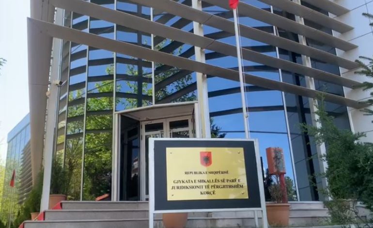 PLAGOSI TË BIRIN ME ÇIFTE/ Gjykata lë në burg 83-vjeçarin Agim Shkullaku