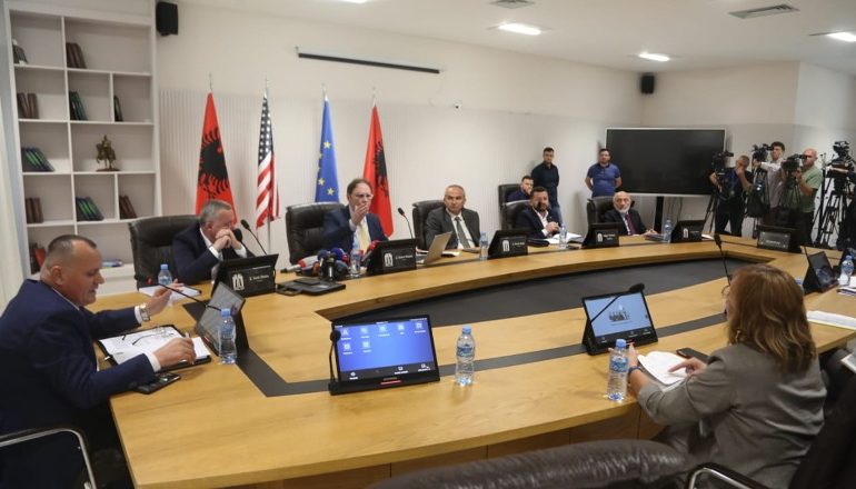BETOHEN 23 PROKURORË TË RINJ NË KLP/ Nisin punën në prokuroritë e rretheve (EMRAT)