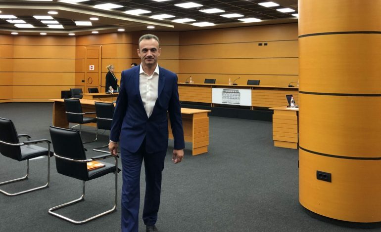 U ARRESTUA ME UEDHËR TË SPAK/ KLP pezullon kreun e prokurorisë Vlorë, Aurel Zarka