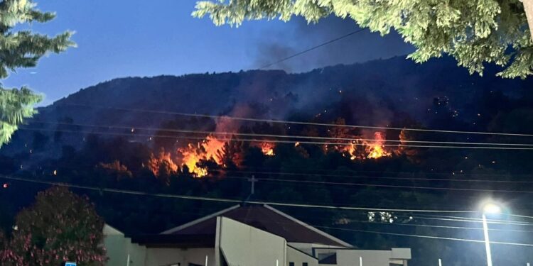 SHUHET ZJARRI NË SHËNGJIN/ Mbrojtja Civile: Në 4 ditë u angazhuan 308 efektivë të Forcave të Armatosura
