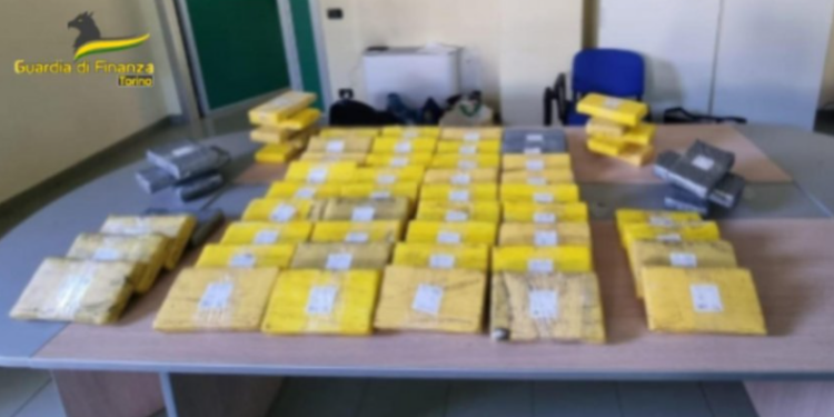 KAPET SHQIPTARI ME 80 KILOGRAM KOKAINË NË ITALI/ Droga kapte vlerën e 8 mln euro në tregun me pakicë
