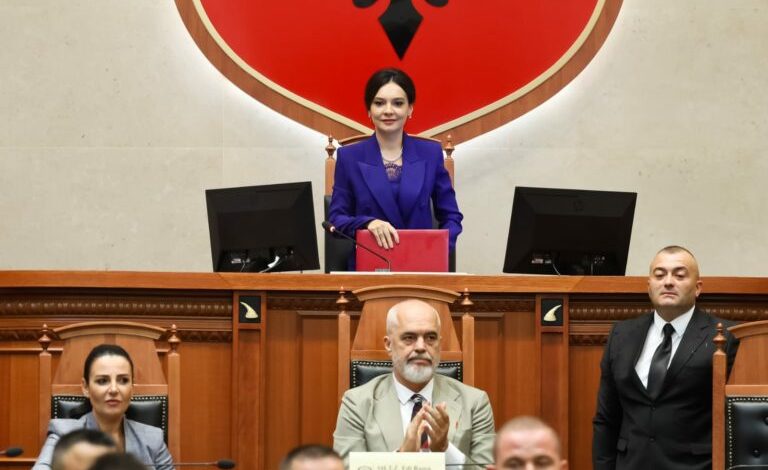 U ZGJODH KRYETARE E PARLAMENTIT/ Spiropali mban fjalimin: Kolegët e opozitës do të më gjejnë…