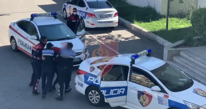 I DËNUAR PËR DROGË/ Arrestohet i riu në Tiranë! Në pranga edhe një 49-vjeçar pasi dhunoi nënën