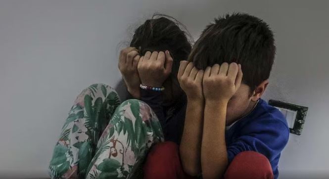 “EJANI, BABAI PO NA RREH”/ 13-vjeçar shqiptar telefonon policinë italiane! Efektivët e gjejnë në rrugë dhe…