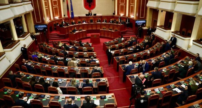 KËRKUAN MOCION ME DEBAT PËR FONDET E BUJQËSIË/ PS rrëzon kërkesën e Opozitës