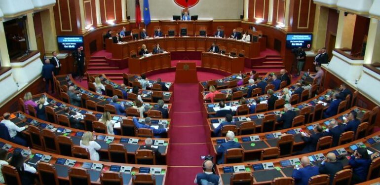 KUVEND/ Miratohet shtyrja e afatit të komisionit hetimor për Shëndetësinë, zgjidhen anëtarët e rinj të KLP e KLGJ