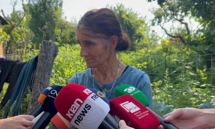 22-VJEÇARI E SHFRYTËZONTE PËR PROSTITUCION/ Flet nëna e vajzës: E kërcënonte, e merrte me motor nga shkolla dhe…