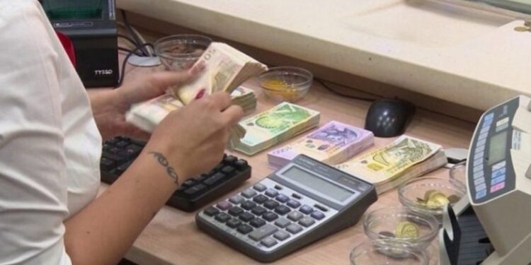 MERRET VENDIMI/ Pagat e punonjësve të bashkive do të rriten me 20 deri në 40%