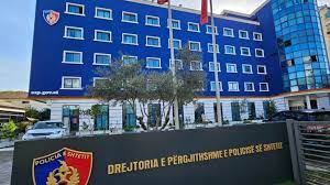 DETAJET E PARA/ Mashtronte qytetarët duke u premtuar programe arsimi dhe udhëtime falas në SHBA, arrestohet 20 vjeçari