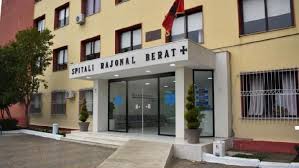 TEMPERATURAT E LARTA/ Fluks virozësh në Berat, plot raste të fëmijëve me COVID-19, 4 të mitur transportohen…