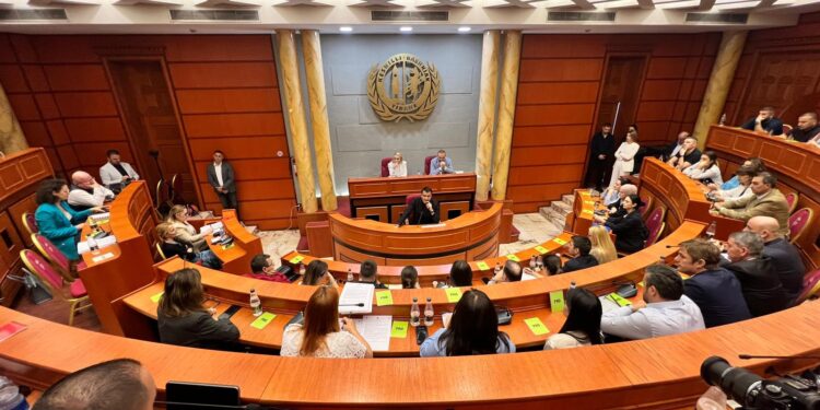 TENSIONET NË KËSHILLIN BASHKIAK/ Veliaj: Nuk merremi me zhurmën, por me punë