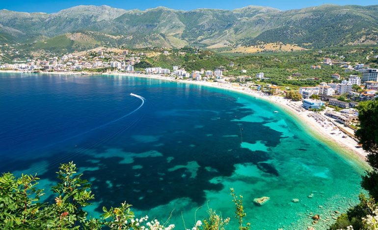 JEHONË TURIZMIT/ Shqipëria në televizionin më të ndjekur francez: Është Eldorado e Europës, çmime të lira dhe…