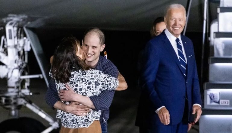 PËRQAFIME DHE LOT/ Biden e Harris presin të burgosurit e liruar: Ne jemi SHBA, t’i kthejmë ata pranë familjeve
