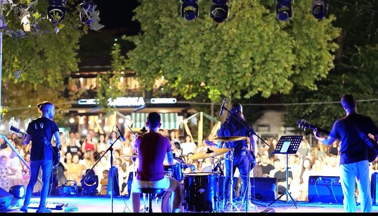 FESTIVALI I DRITAVE NDEZ SKENËN NË SHIROKË/ Aty ku bashkohen muzika me traditën dhe bukurinë e liqenit