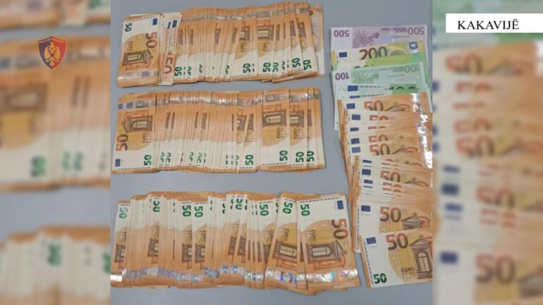 E PËSON 38-VJEÇARI NË KAKAVIJË/ Tentoi të dilte nga Shqipëria, me 19 150 euro të padeklaruara, policia…