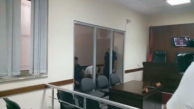 VRASJA ME THIKË NË ASTIR/ Çfarë kërkoi avokati i 25-vjeçarit: Të klasifikohet vrasja…