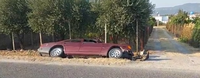 AKSIDENT NË MAMURRAS/ Humb drejtimin e automjetit dhe del nga rruga, përfundon te Trauma shoferi