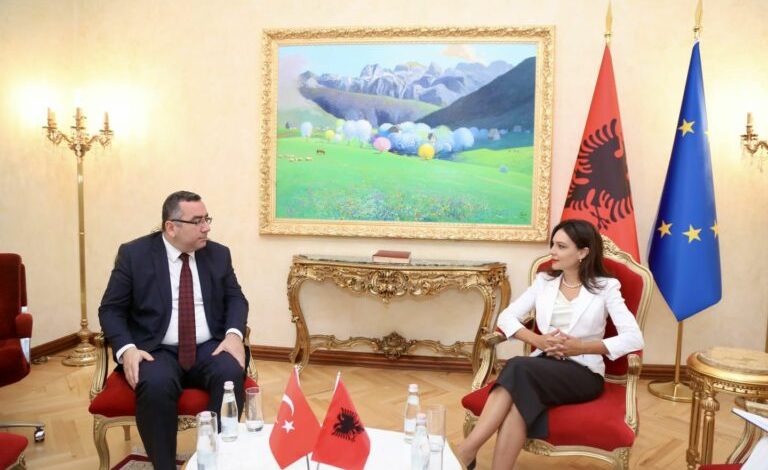 TAKOHET ME AMBASADORIN TURK/ Spiropali: Bashkëpunimi me Turqinë, një prioritet i Kuvendit të Shqipërisë, qeverisë dhe institucioneve