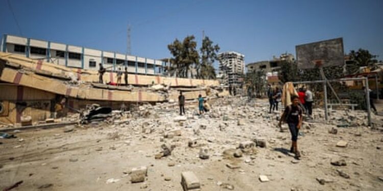 LUFTA/ Sulm mbi një shkollë në Gaza, të paktën 10 palestinezë të vdekur