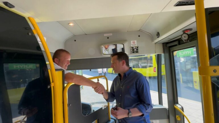 “KEMI PËRMIRËSUAR SHËRBIMIN E AUTOBUSËVE…”/ Veliaj: Çdo stacion me tabelë informuese elektronike