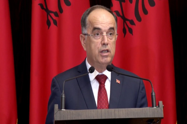 APEL AMBASADORËVE DHE KONSUJVE/ Begaj: Shërbejuni shqiptarëve kudo jetojnë, mos harroni Kosovën