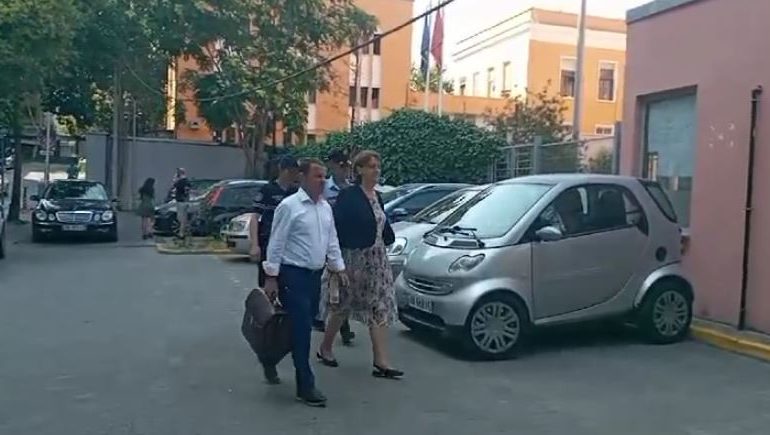 “PLUMBI I ARTË 2″/ Akuzohet për korrupsion, ish-gjyqtarja Pajtime Fetahu paraqitet GJKKO
