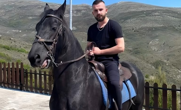 PUBLIKOHET FOTO/ Ky është Arsid Hoxha, u vra aksidentalisht në hotelin e vëllezërve Frroku në Velipojë