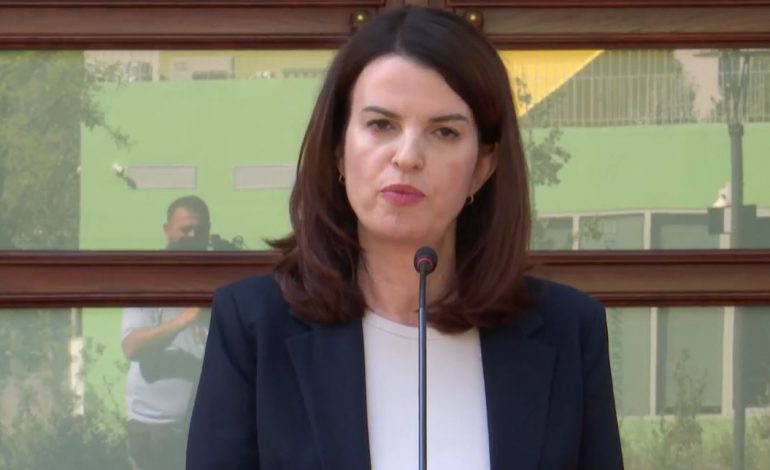 NDRYSHIMET NË LIGJIN PËR URDHRIN E MJEKUT/ Koçiu: Vendoset tavani për orët që një mjek mund të punojë në privat