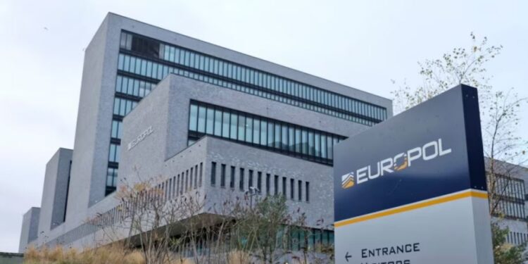 OPERACIONI I SPAK/ Reagon Europoli: Goditet rrjeti kriminal shqiptar i profilit të lartë! Të arrestuarit…