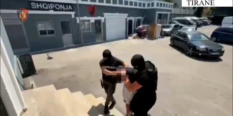 DETAJET DHE EMRAT/ Trafikonin armë drejt Anglisë, Gjykata e Posaçme lë në burg tre të arrestuarit