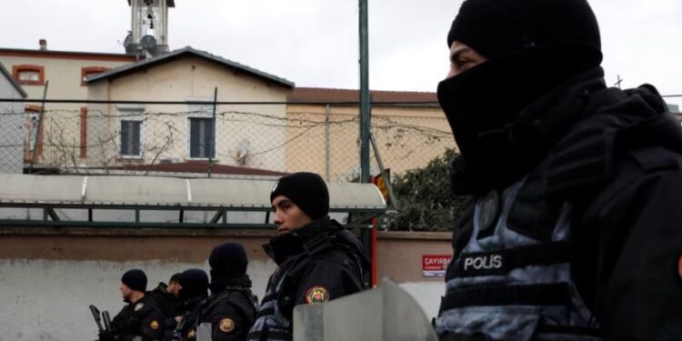 “OPERACIONI ZGJATI TRE DITË”/ Turqia arreston 99 persona, dyshohet se janë anëtarë të grupit ekstremist ISIS