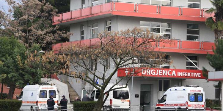 E RËNDË/ Pësoi arrest kardiak, ndërron jetë i paraburgosuri në Tiranë