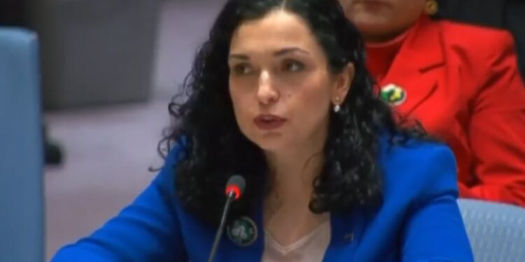 INCIDENTI I VJOSA OSMANIT NË AEROPORTIN E SHKUPIT/ Reagon Presidenca e Kosovës: Për të ardhur keq mënyra se si u trajtua rasti në konferencën e Kurtit dhe Mickoskit
