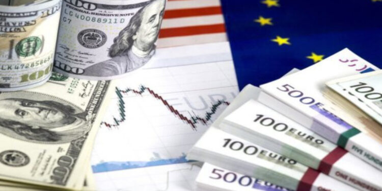 KËMBIMI VALUTOR/ Me sa blihen e shiten dollari dhe euro, çfarë ndodh me monedhat e tjera