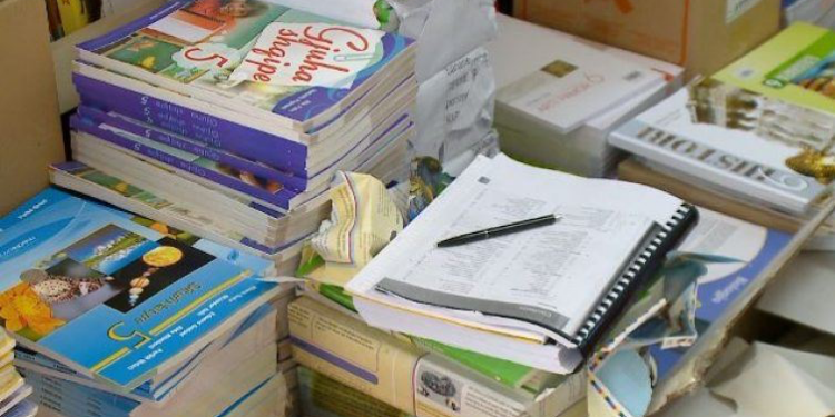 SHPËRNDARJA E TEKSTEVE SHKOLLORE/ Zbardhet udhëzimi, si do të bëhet regjistrimi dhe transferimi