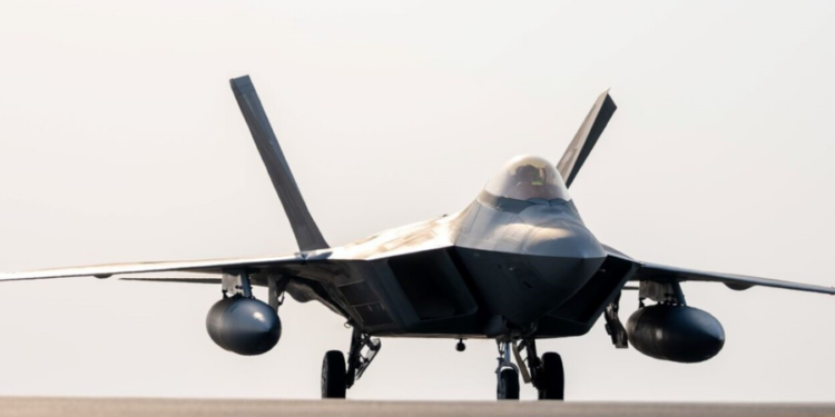 FRIKË NGA SULMI I IRANIT/ Amerika dërgon avionët F-22 në Lindjen e Mesme