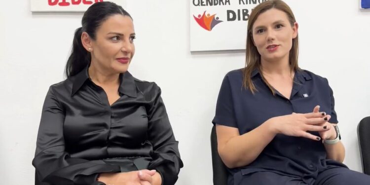 KURS 8-MUJOR PËR KODIM/ Balluku dhe Muzhaqi shpërndajnë certifikatat për të rinjtë e Dibrës