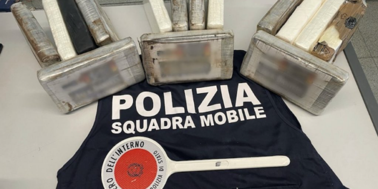 I NDODH AJO QË NUK E PRISTE/ Në makinë i gjenden 16 kg kokainë, arrestohet 29-vjeçari shqiptar