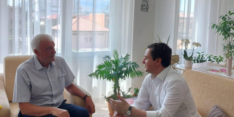 “QYTET QË INSPIRON ARTISTIN”/ Albin Kurti vizitë në Shkodër, takohet me mjeshtrin e madh Zef Çoba