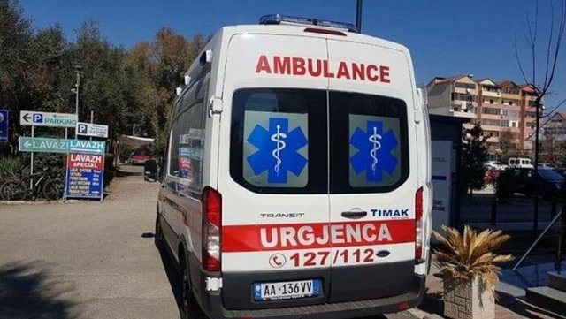 E RËNDË/ Po bënte punime në një shtyllë tensioni në Fushë Arrëz, 54-vjeçari rrëzohet, niset drejt Traumës