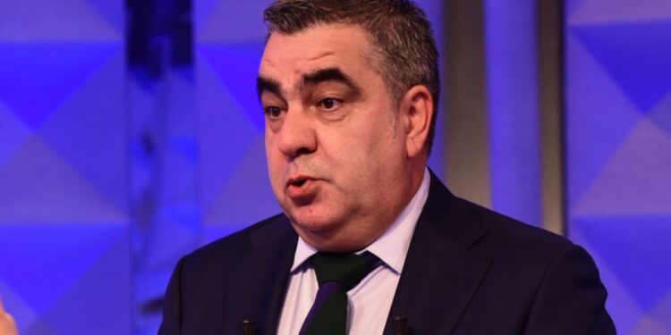 SHKOLLAT PROFESIONALE PËR TË RINJTË/ Gonxhja: 7320 lekë/muaj financim për 2500 bursa studimi