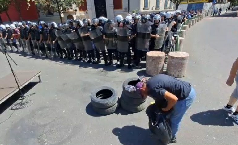 TUBIMI I OPOZITËS PARA BASHKISË/ Rrugët që do të bllokohen dhe apeli për qytetarët