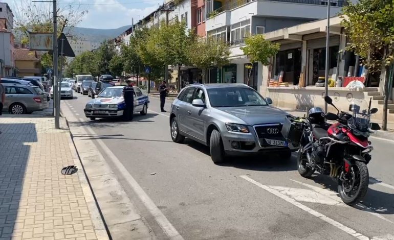 AKSIDENT NË POGRADEC/ Makina godet nga pas një motor me targa italiane