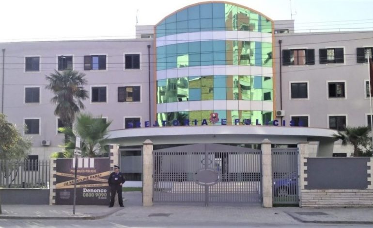 ARRESTOHET NË DURRËS 26-VJEÇARJA NGA TIRANA/ Vodhi çantën me sende personale të një qytetari