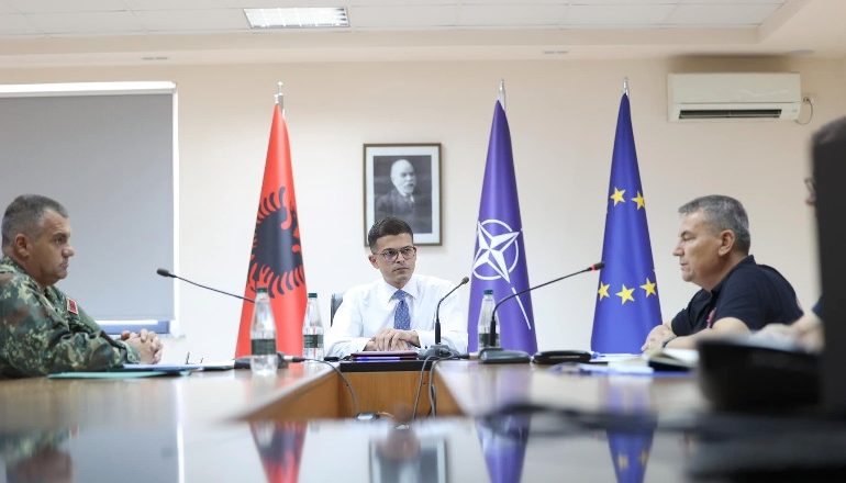 SITUATA E VËSHTIRË E ZJARREVE/ Vëngu: 10 vatra janë ende aktive, gatishmëria është rritur! Flakët vijojnë…