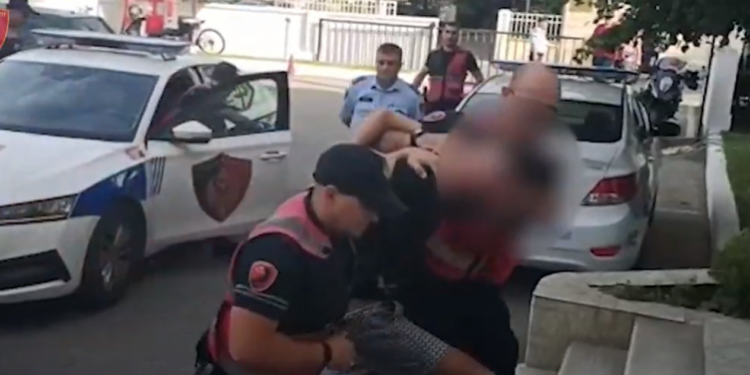 POLICIA AKSION/ Zbardhen vjedhjet e tre automjeteve në Durrës, katër të arrestuar