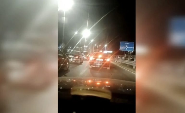TRAFIK I RËNDUAR NË HYRJE TË LUSHNJËS/ Policia “blindon” zonën, kryejnë kontroll makinave…