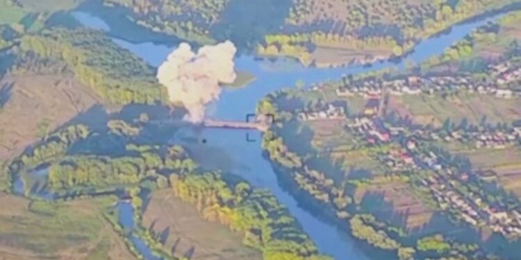 SHKATËRROHET NJË TJETËR URË/ Ukraina vijon marshimin më thellë për në Rusi