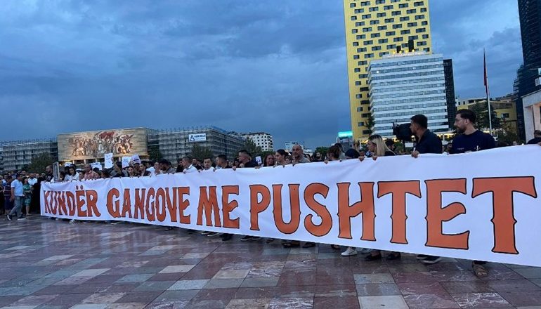 MARSHIM NGA SHESHI SKËNDËRBEJ PËR EGLI PROGËN/ Qytetarët kërkojnë drejtësi për vrasjen e tij