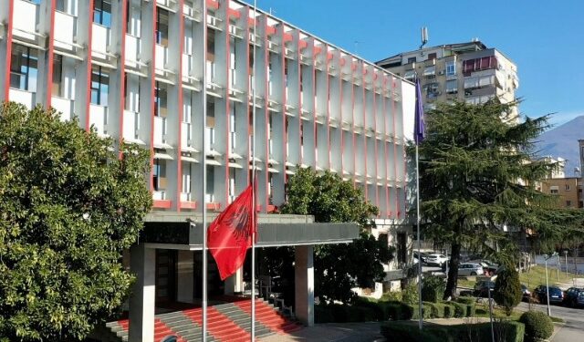 ZGJATET MANDATI I AMBASADORËVE/ Nga 3 vite shkon në 4 vite! Në emërime përfshihet dhe Kuvendi